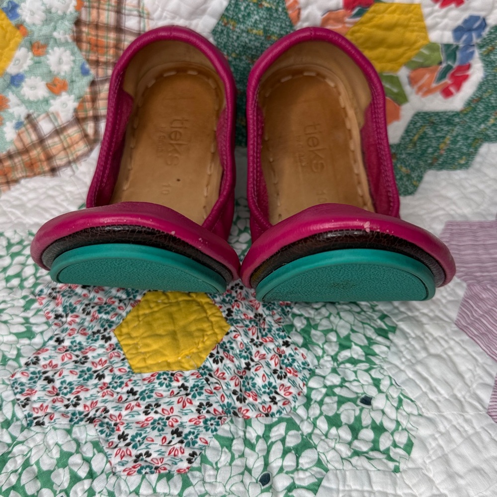 Tieks Ballet Flats in Fuchsia Size 10 - Picture 9 of 10